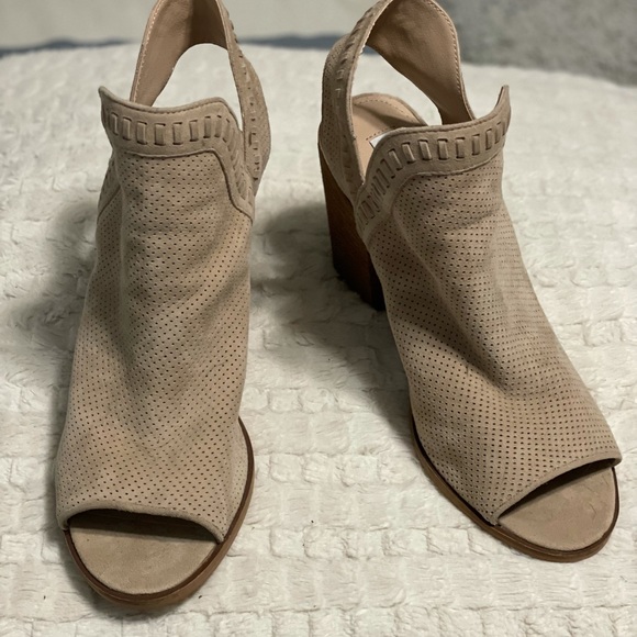 Steve Madden block heel booties, Sz 9z. NEVER WORN - Picture 2 of 4